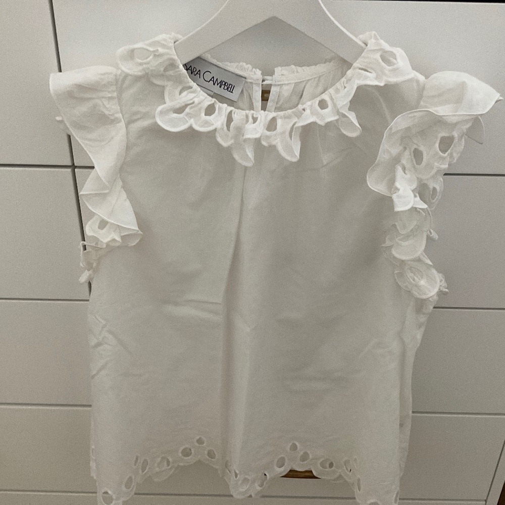 Sarah Campbell white sleeveless shirt